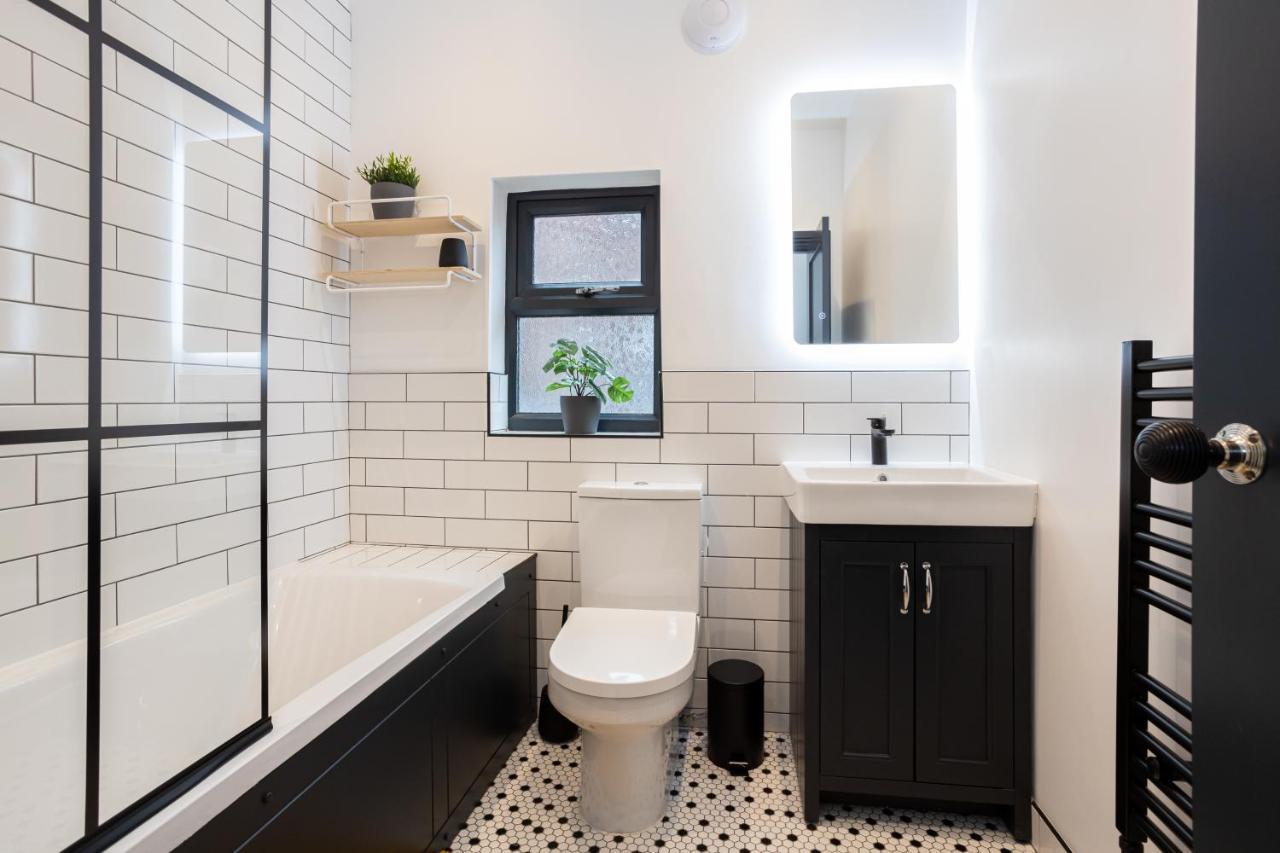 Stunning Scandi Abode In Parking Casa de férias Manchester